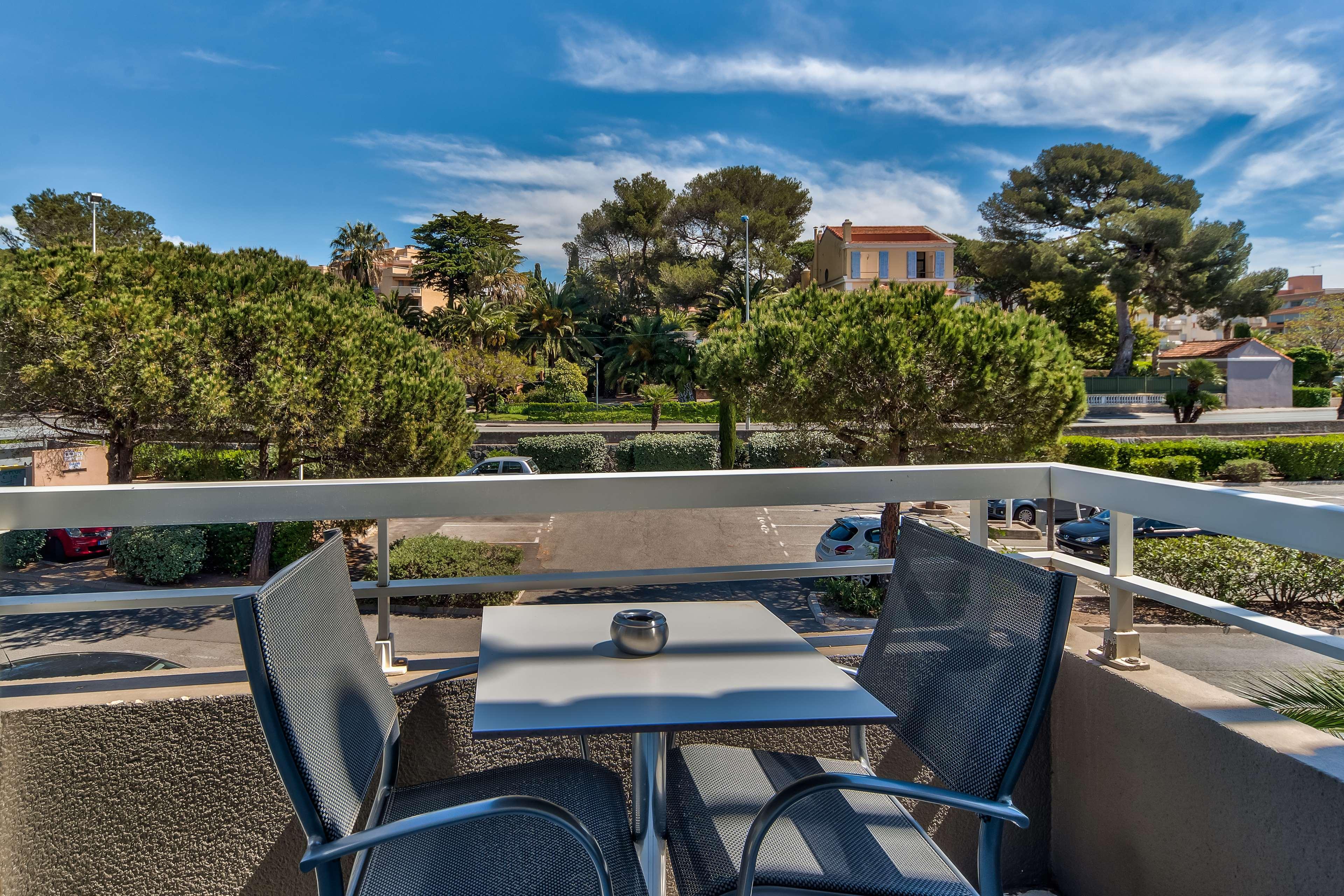 Best Western Plus La Marina Saint-Raphael  Exterior photo