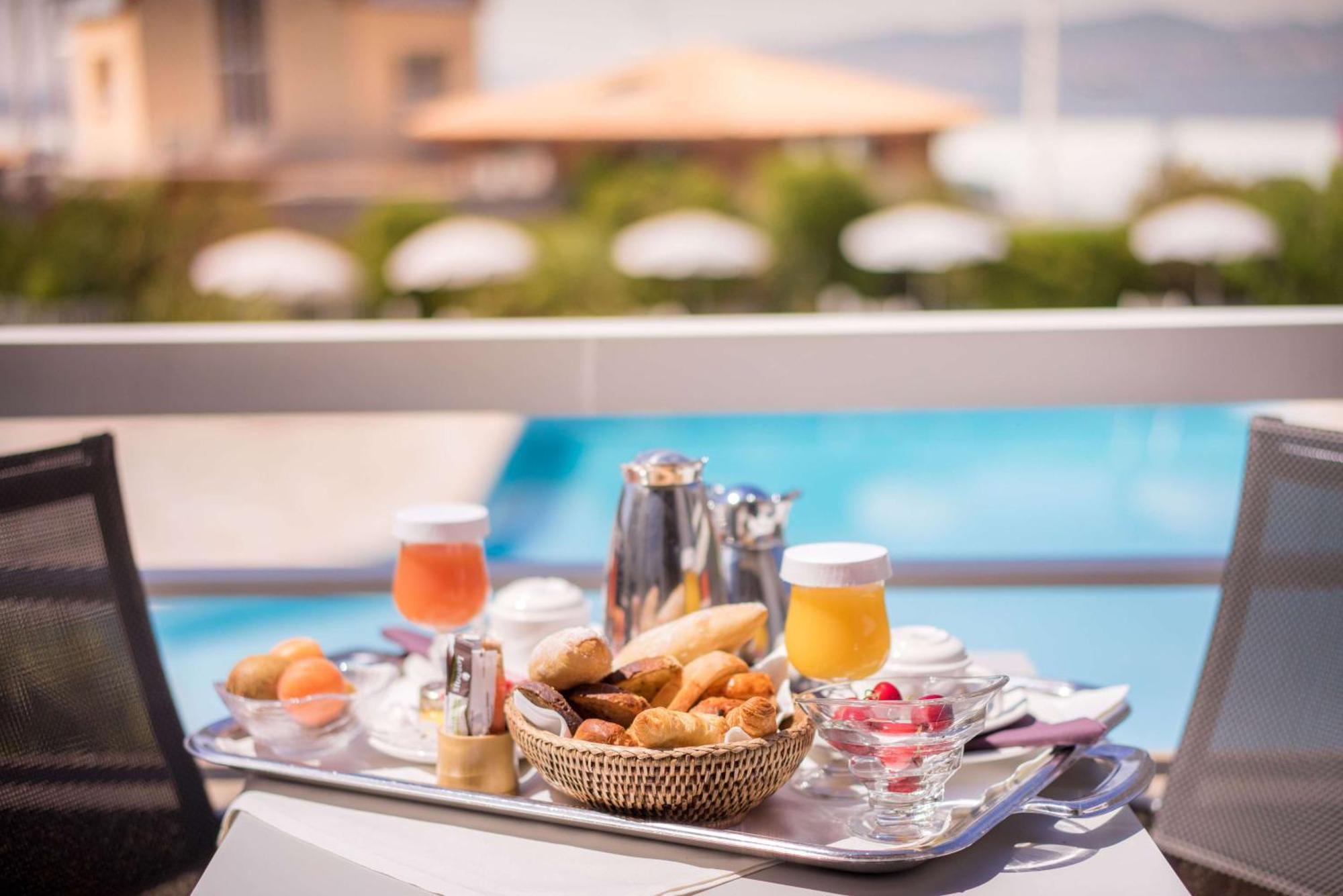 Best Western Plus La Marina Saint-Raphael  Exterior photo