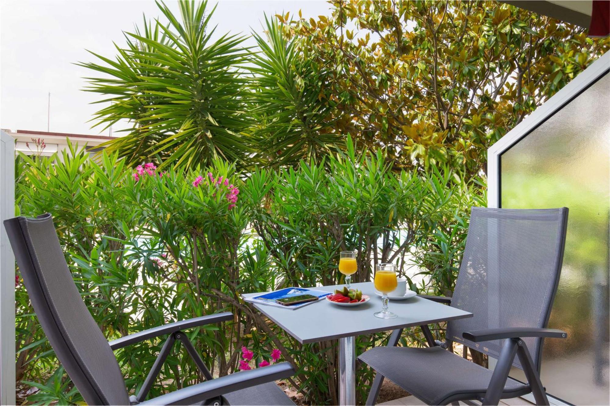 Best Western Plus La Marina Saint-Raphael  Exterior photo