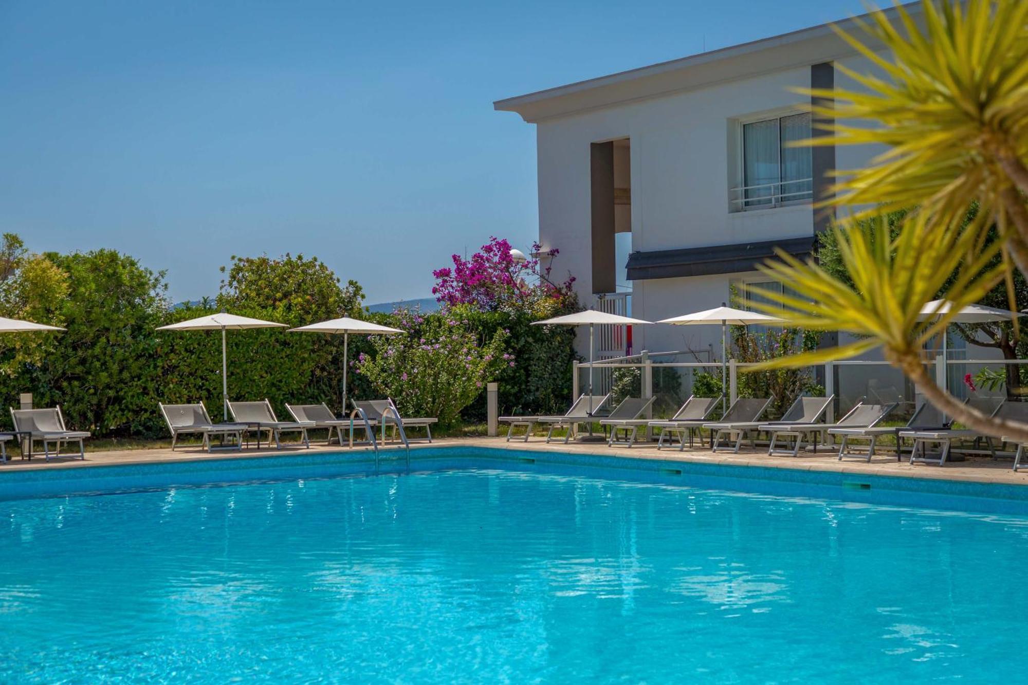 Best Western Plus La Marina Saint-Raphael  Exterior photo