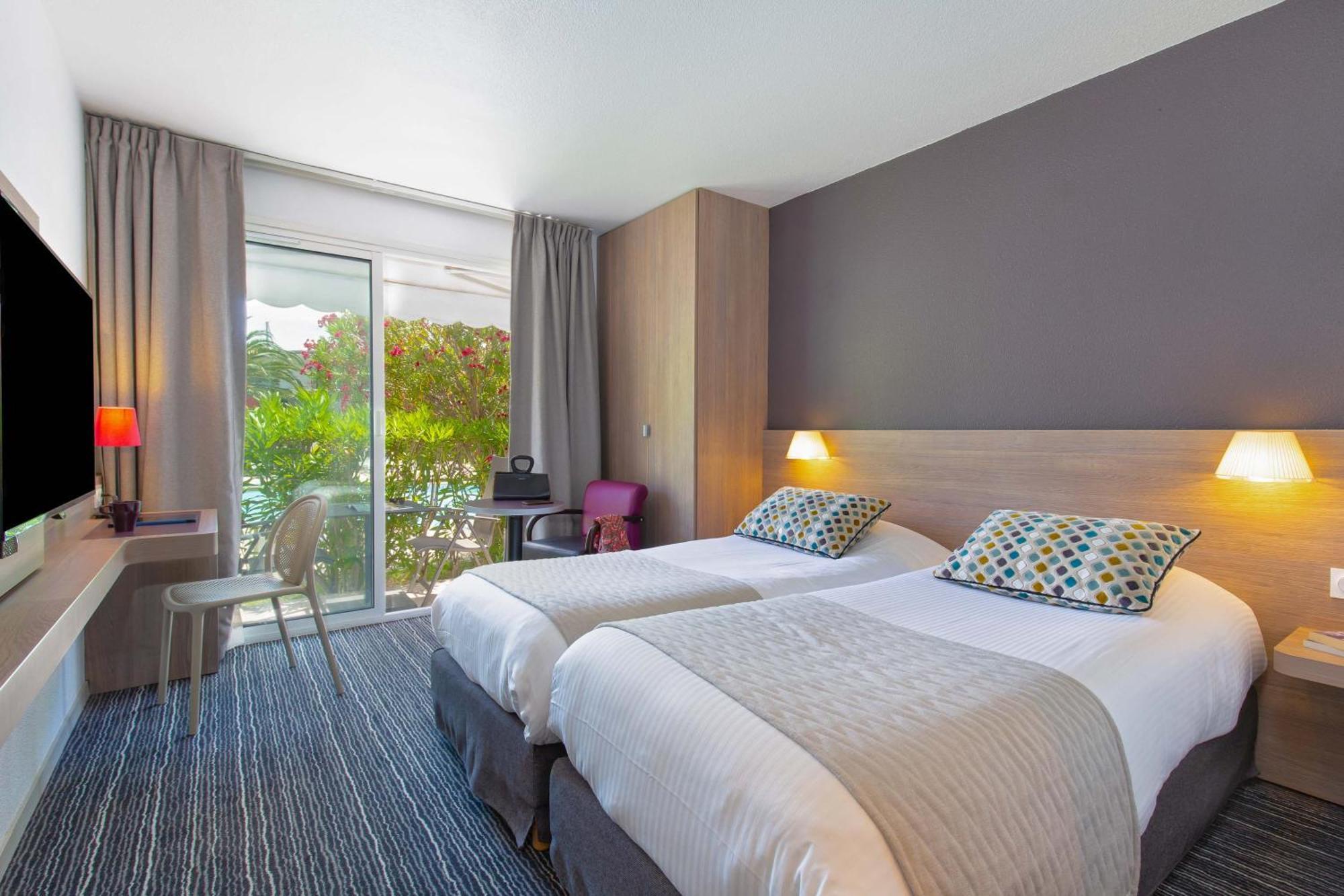 Best Western Plus La Marina Saint-Raphael  Exterior photo