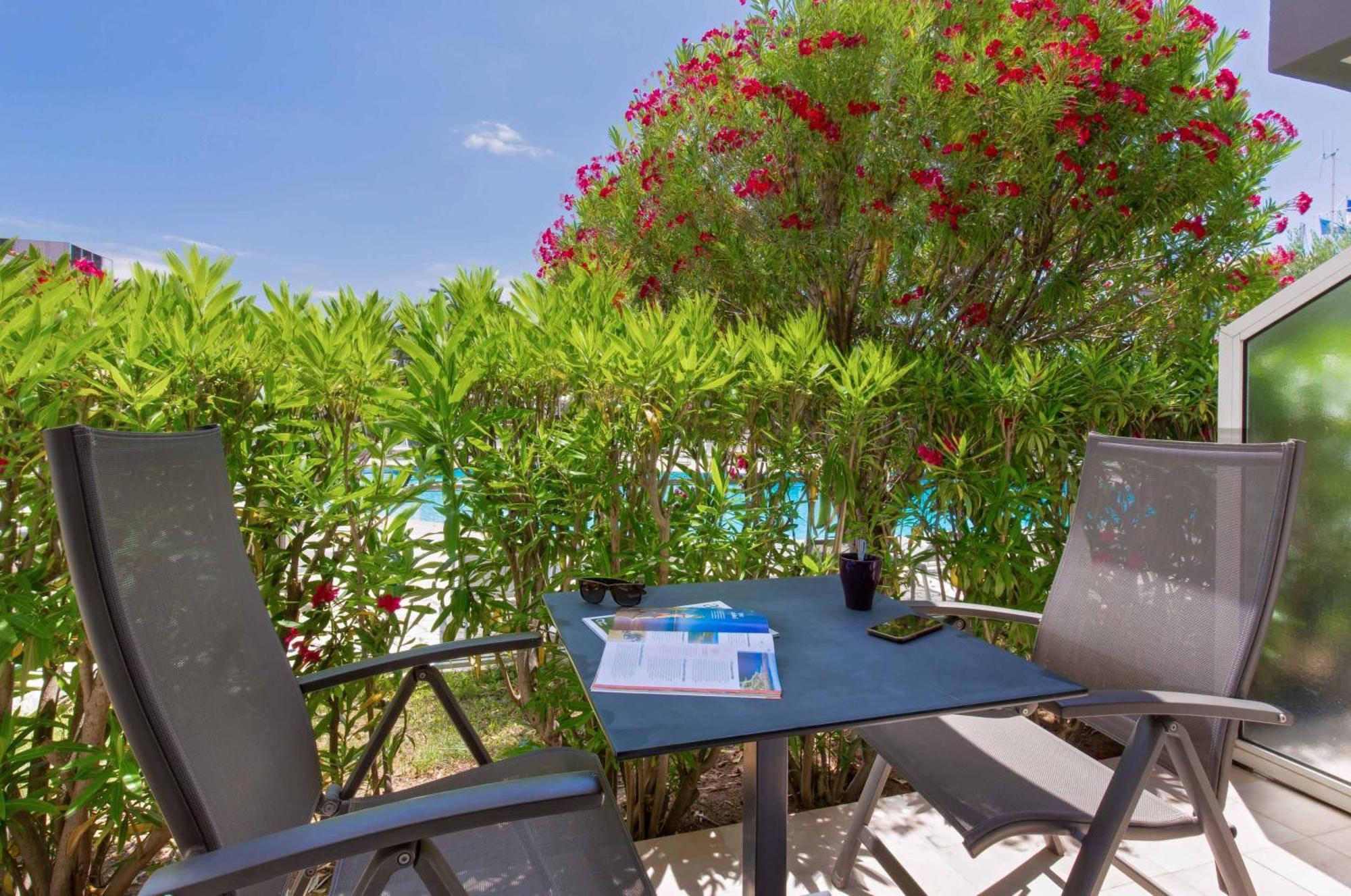Best Western Plus La Marina Saint-Raphael  Exterior photo