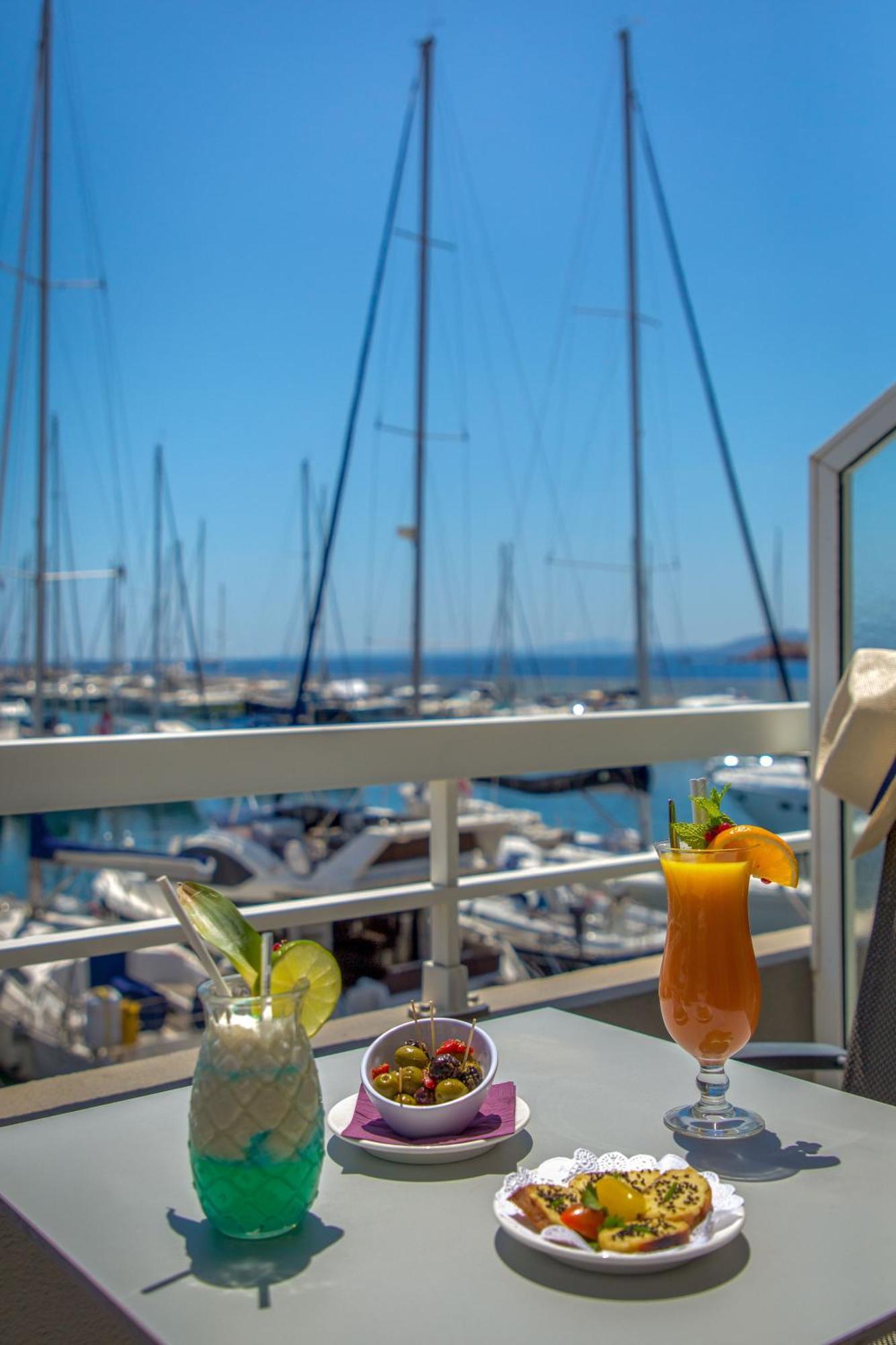 Best Western Plus La Marina Saint-Raphael  Exterior photo